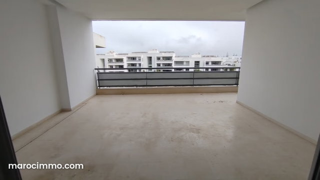 Superbe appartement à louer à Ain Diab. Superficie 200 m². Fenêtres en double vitrage et vue mer — 2