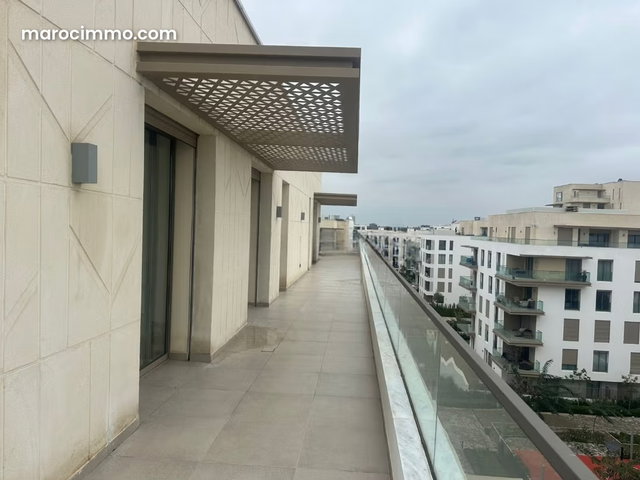 À Vendre: Superbe Penthouse à Souissi Orangerie — 4