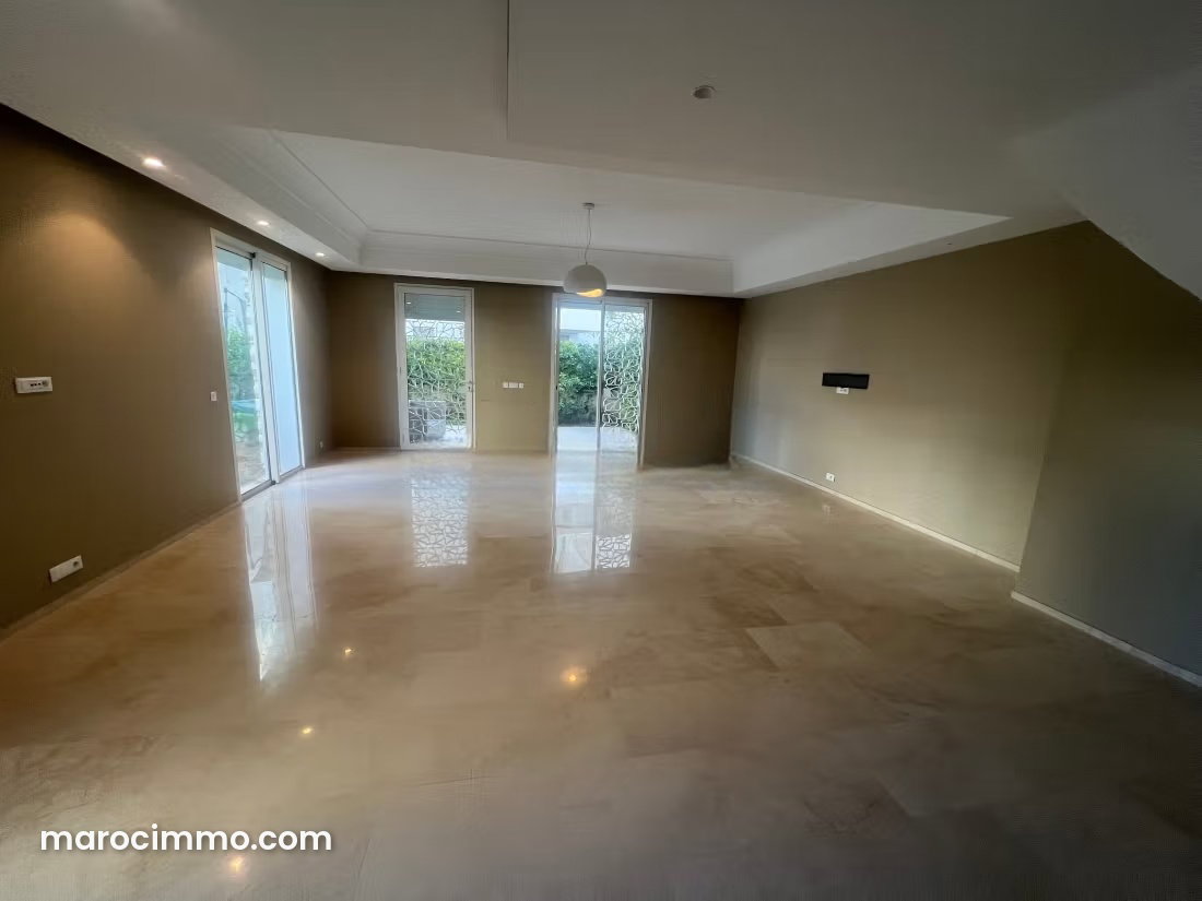 302 sqm Apartment in Casablanca Finance City with Terrace and Garden — Casablanca
