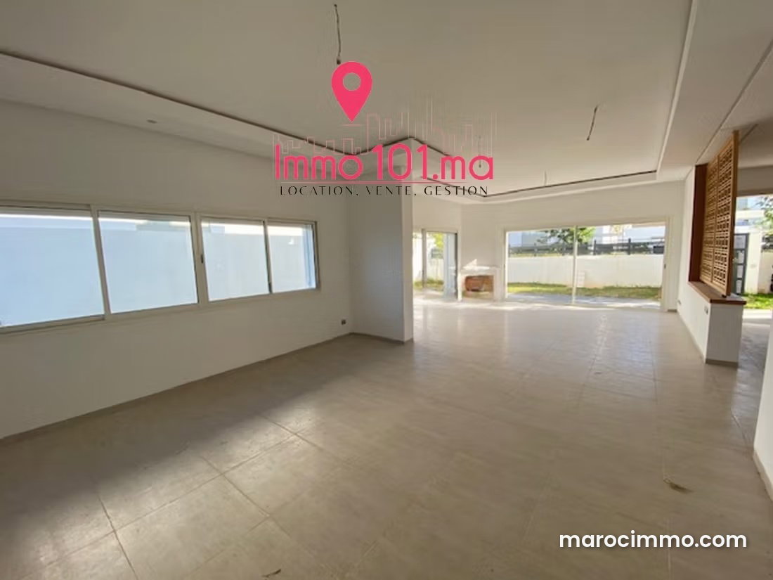 Villa contemporaine 770 m², jardin et piscine, El Menzeh — El Menzeh