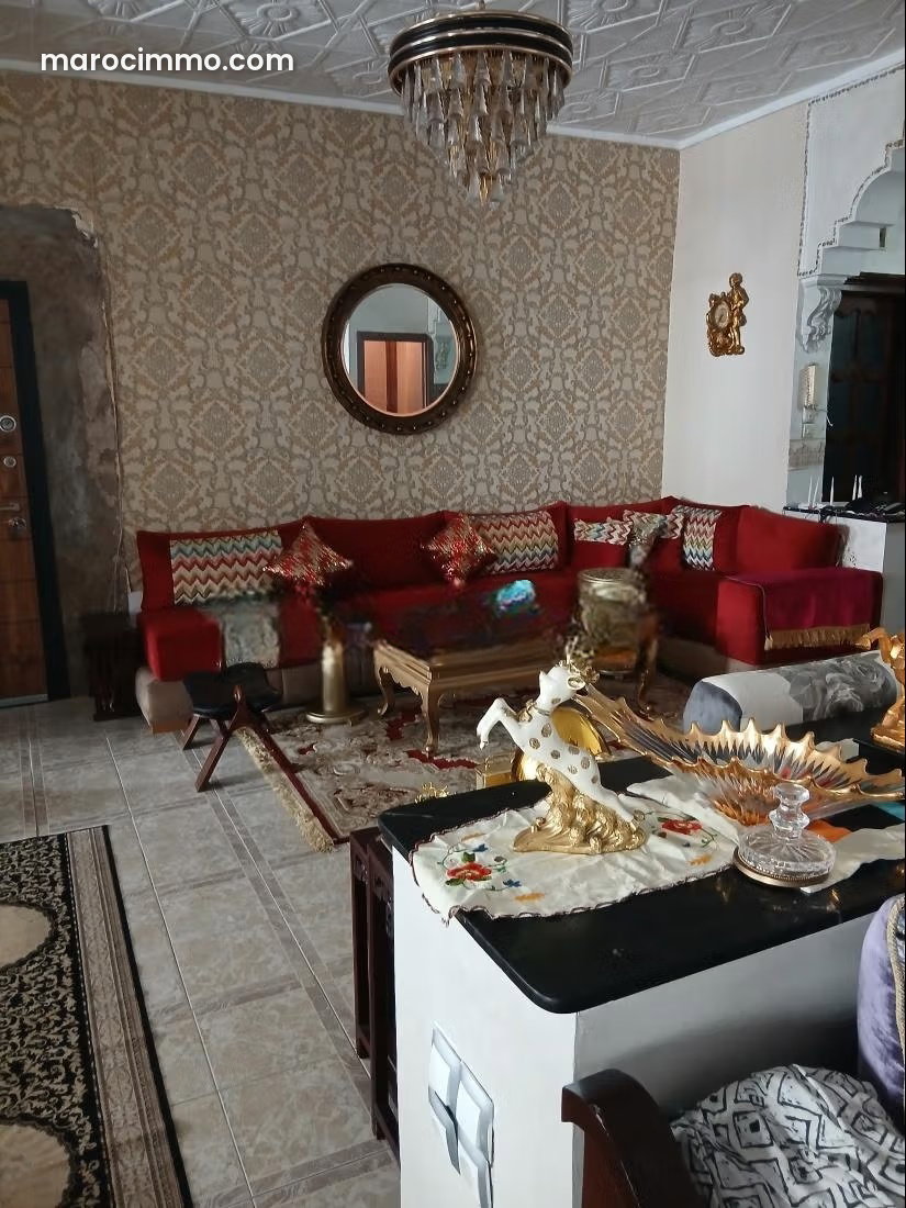 شقة فسيحة مع شرفة بوسط المعاريف الدار البيضاء — الدار البيضاء