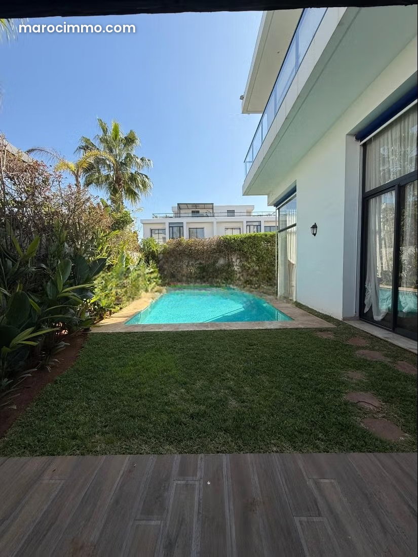 Villa de standing à vendre à Dar Bouazza, avec piscine — Dar Bouazza