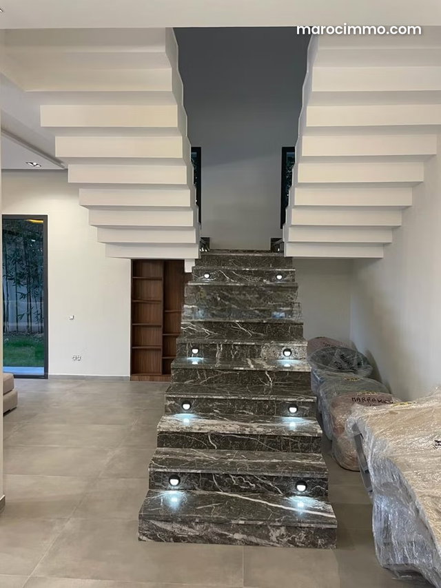 À LOUER: Villa meublée 4 ch moderne avec piscine — 5