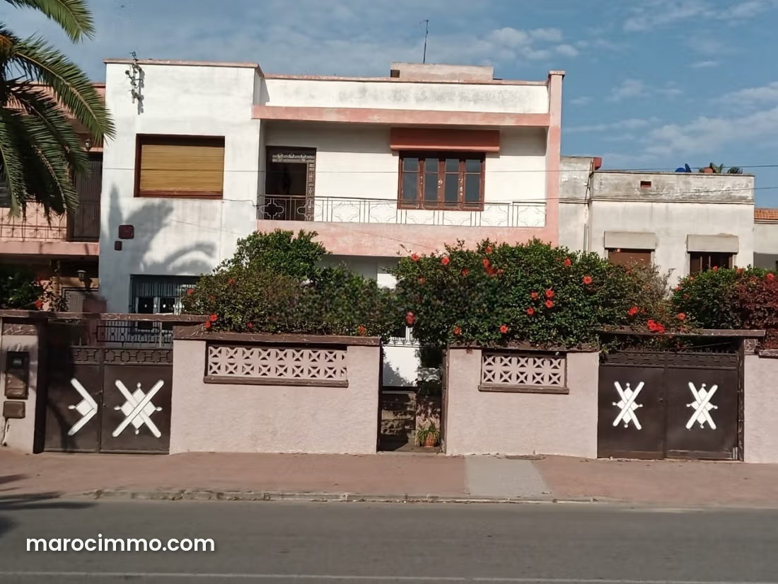 297 m² Villa with Independent Studio, Plateau, El Jadida — El Jadida