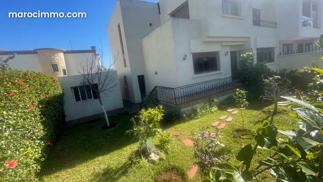 Splendide villa à vendre à Riyad. Surface totale 350 m². Parking et terrasse — Rabat