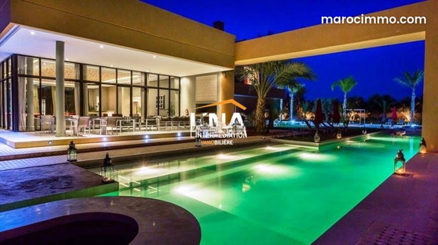 Luxurious Villa with Stunning Volumes — 3