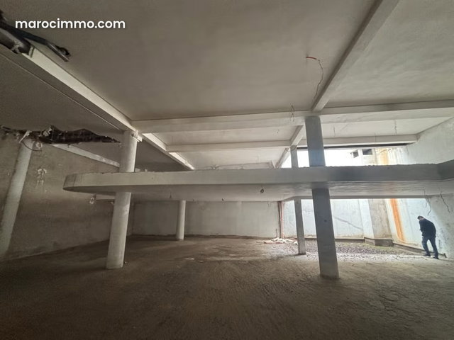 Rent this commercial space in Racine. Total area 549 m². Concierge service available — 4