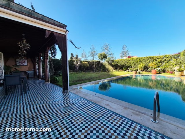 Villa d’exception avec piscine — 2