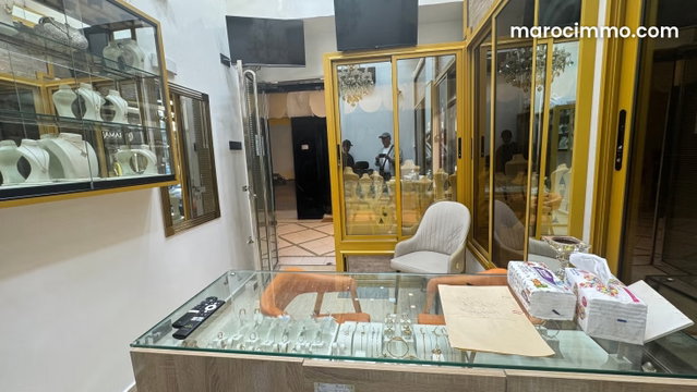 Local commercial en vente à Maârif. Surface de 15 m²à l’intérieur de Kissariat — 2