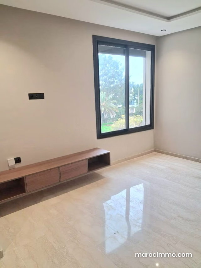 Studio vide à louer – 50 m² – Oasis — 3