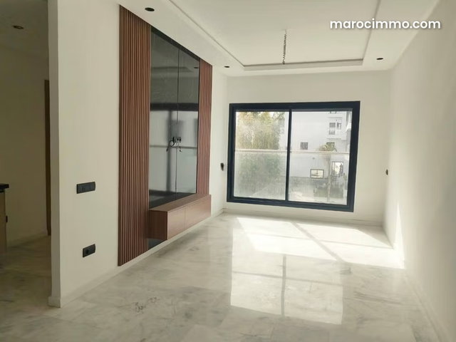 Studio neuf vide 50m² Californie 6300 dh — 3