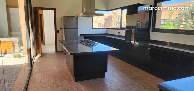 Villa neuve en location longue durée — 5