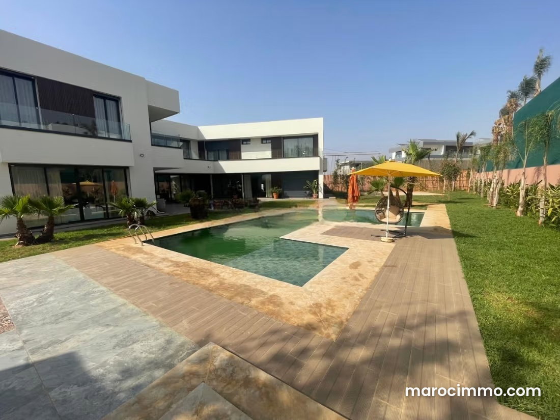 1,400 m² Villa with Two Swimming Pools for Sale, Souissi, Rabat — Rabat