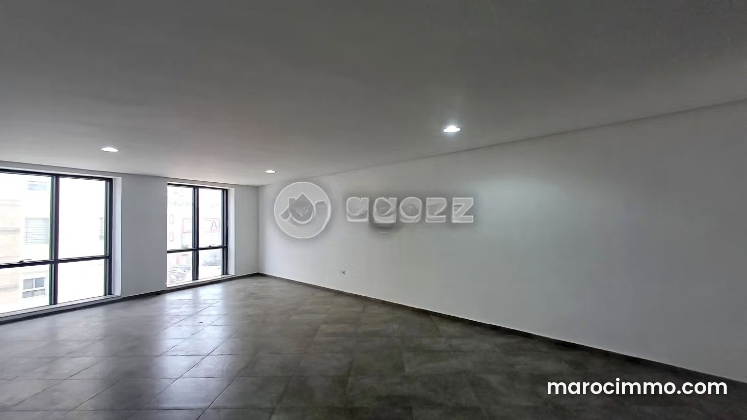68 m² Office for Rent in Fez, Modern Building with Elevator — Fez