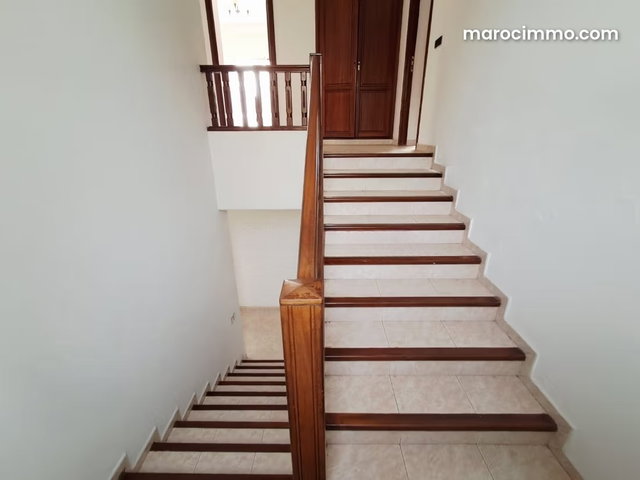 Villa de haut standing à louer à Riyad. 6 belles chambres. Fenêtres avec double vitrage et porte blindée — 2