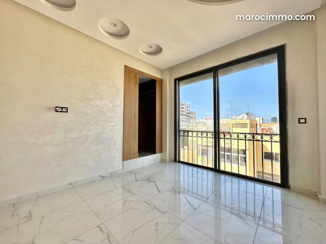 AFFAIR TO BE HAD, LUXURY STUDIO DUPLEX ON THE TOP FLOOR, PAY 50% NOW AND 50% IN 4 YEARS AND BECOME OWNER IMMEDIATELY — 4