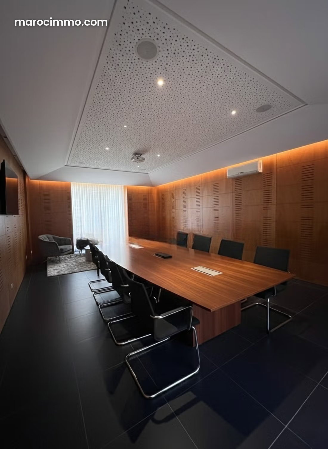 300 m² Office for Lease in Souissi, Rabat — Fitted and Secure — Rabat