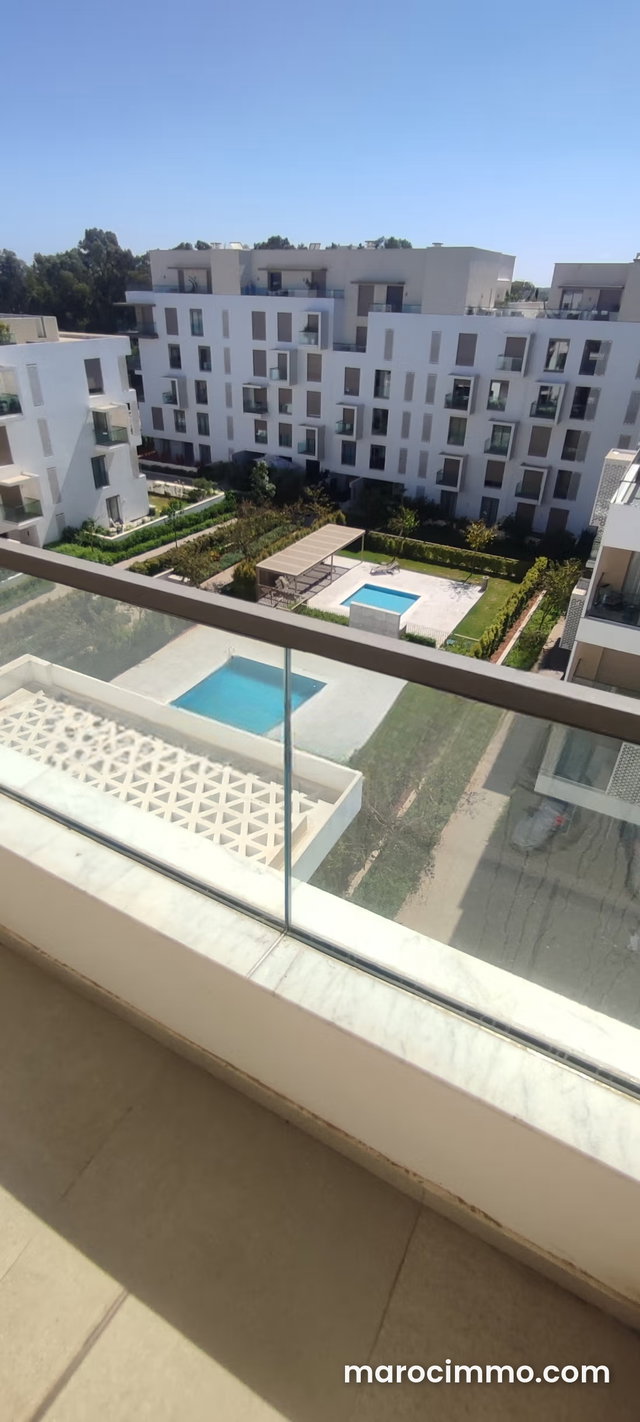 EXCLUSIVITÉ – Penthouse à louer – Vue piscine avec gr — 2