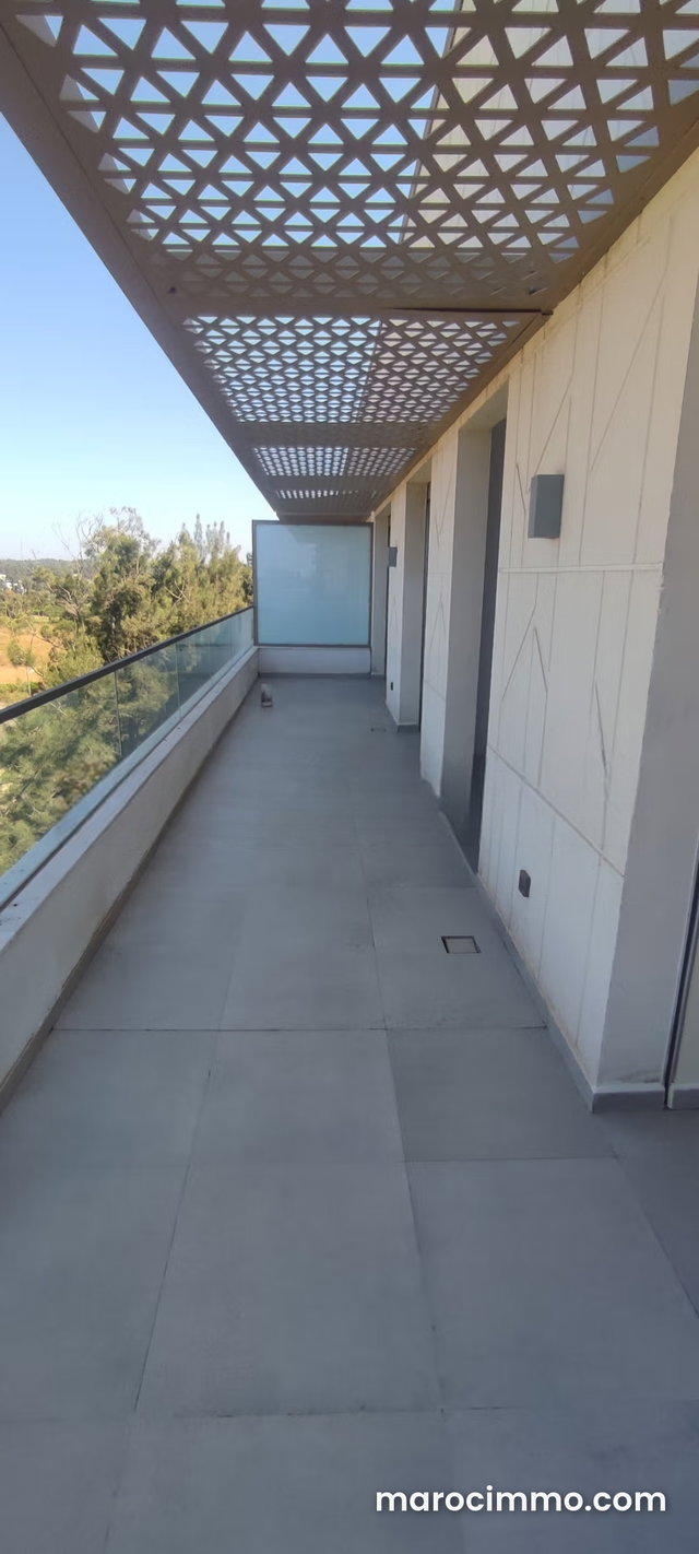 EXCLUSIVITÉ – Penthouse à louer – Vue piscine avec gr — 3