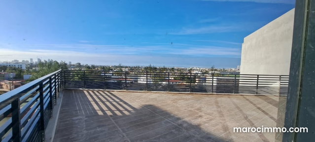Bureaux en location à Les Hôpitaux. Surface de 104 m². Fenêtres avec double vitrage et porte blindée — 2