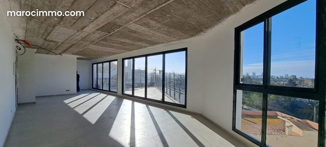 Bureaux en location à Les Hôpitaux. Surface de 104 m². Fenêtres avec double vitrage et porte blindée — 3