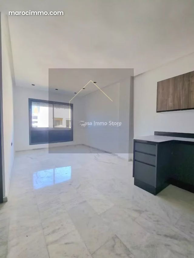 Exclusivité – Studio vide de 50 m² Quartier Hôpitaux — Casablanca