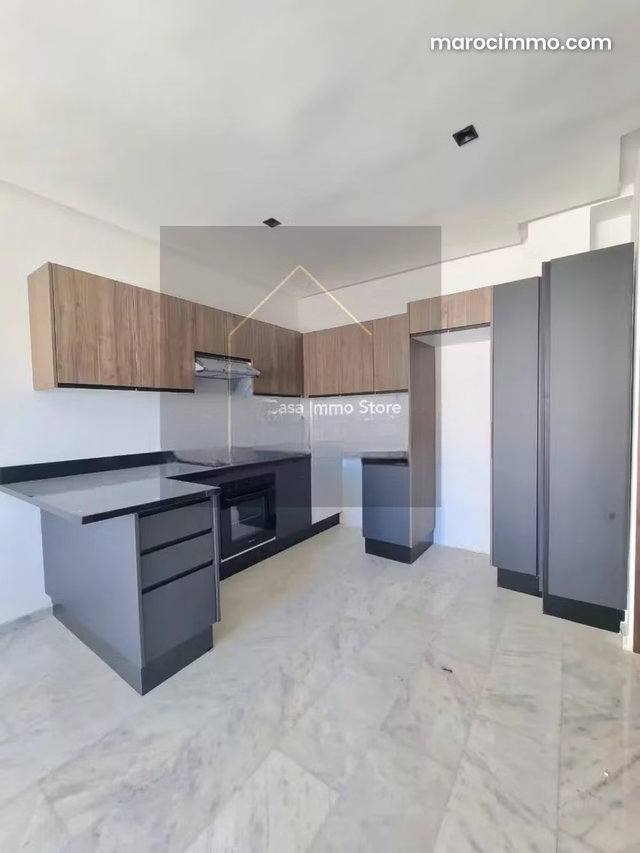 Exclusivité – Studio vide de 50 m² Quartier Hôpitaux — 4