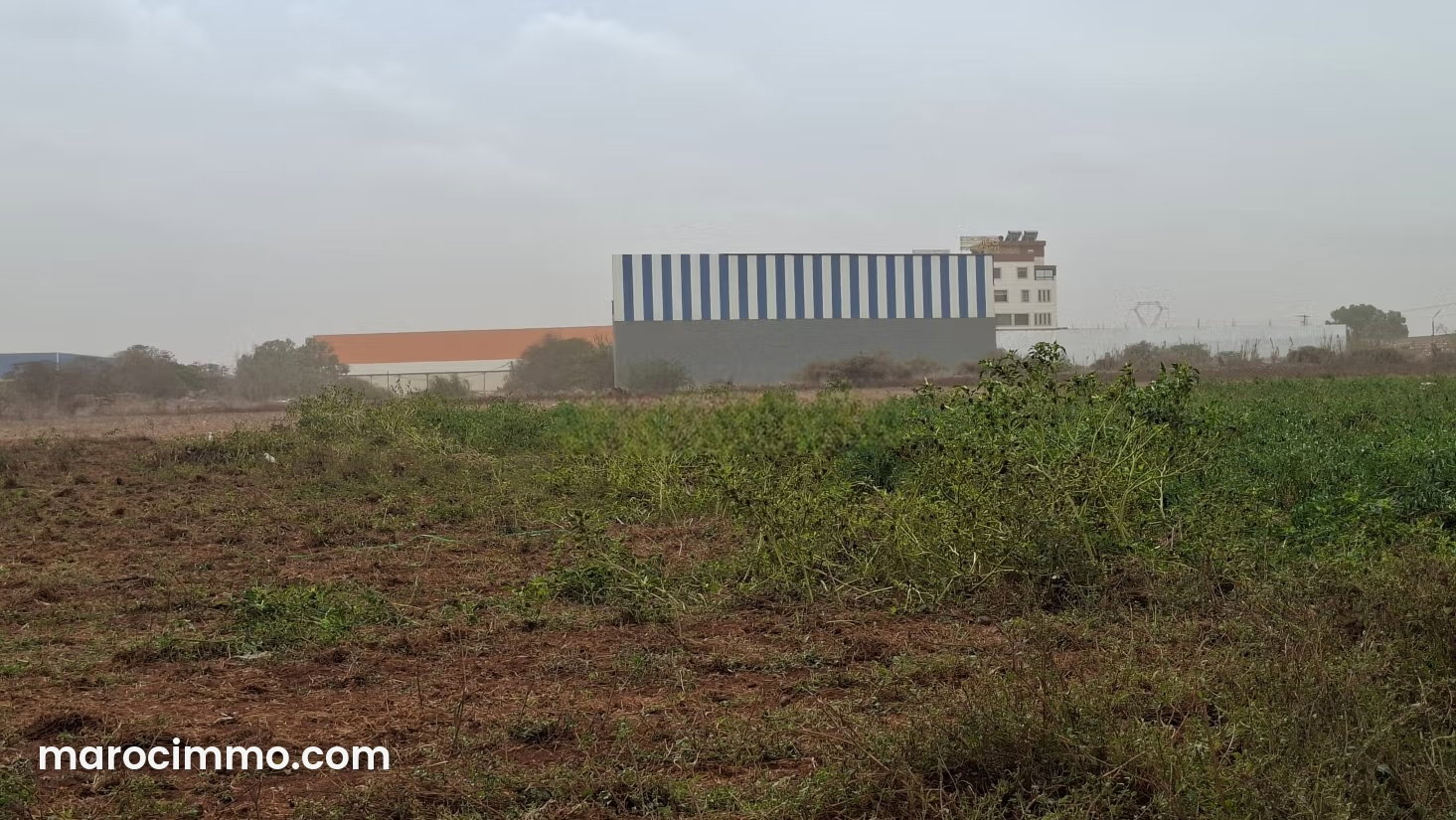 Grand terrain constructible à Dar Bouazza, projet villas — Dar Bouazza