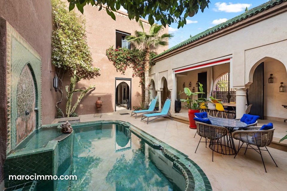 Luxurious 4-Bedroom Villa for Sale, with Pool and Rooftop Bar
