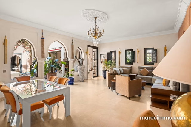 Luxurious 4-Bedroom Villa for Sale, with Pool and Rooftop Bar — 3
