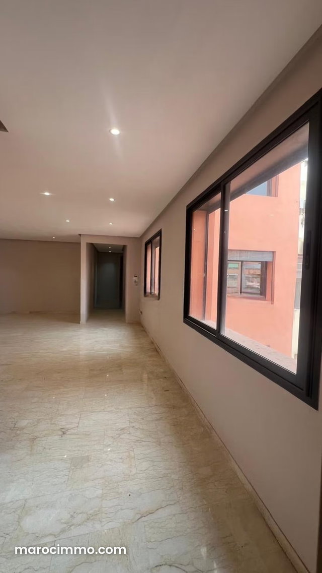 Bel appartement à vendre à Guéliz. 3 belles chambres. Avec ascenseur et terrasse — 2