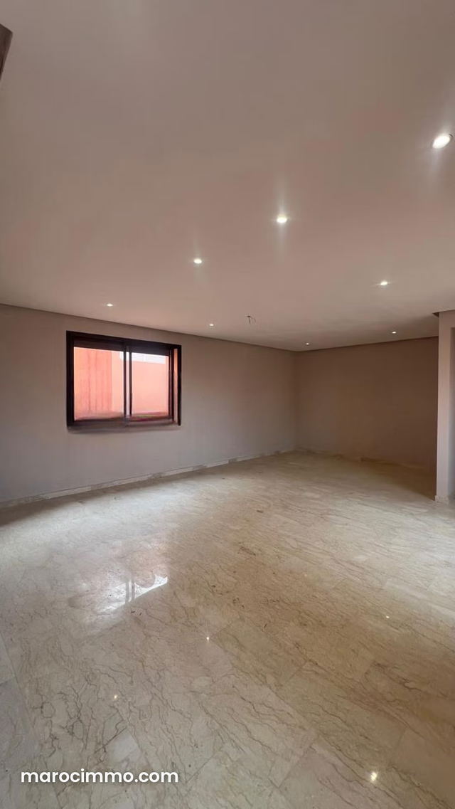 Bel appartement à vendre à Guéliz. 3 belles chambres. Avec ascenseur et terrasse — مراكش