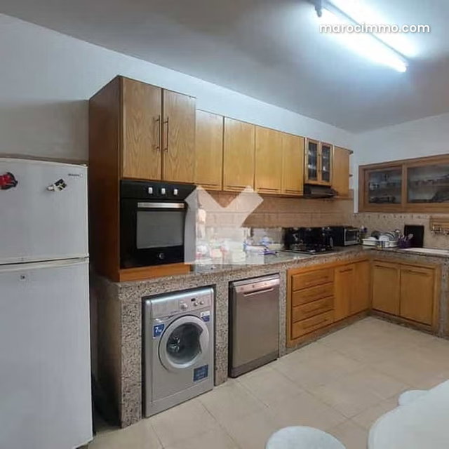 Appartement à Vendre de 145.0 m² à Casablanca, Belvedere Roches Noires — 2