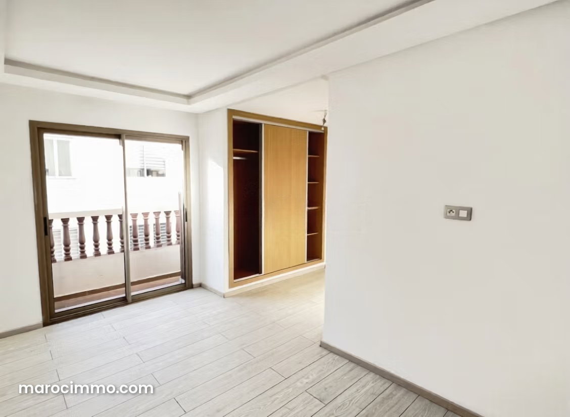 Furnished 79 sqm Studio with Terrace and Garage, Quartier des Hôpitaux — Casablanca