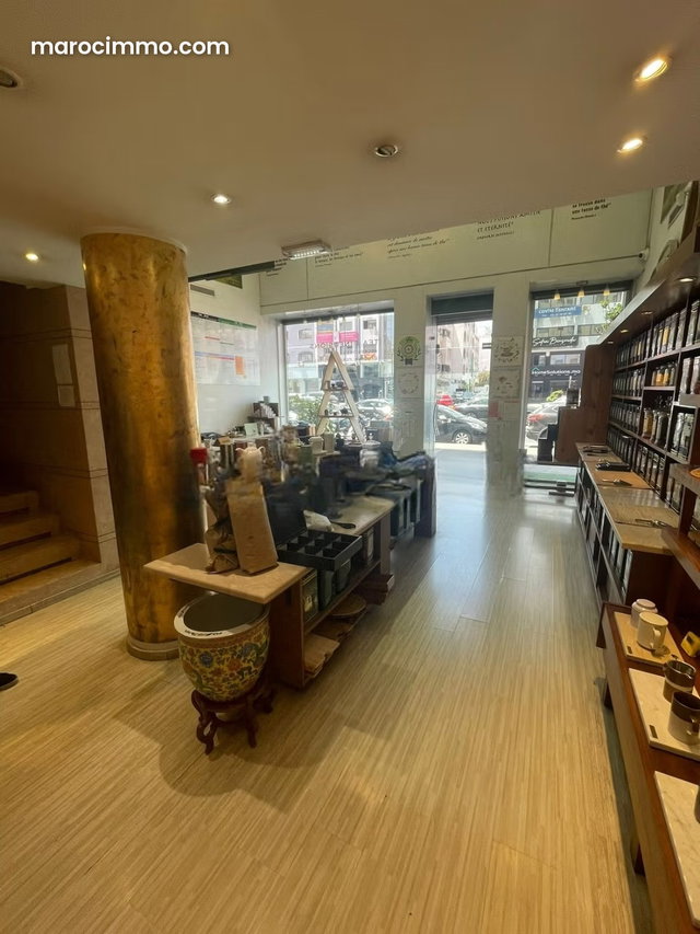 Local commercial premium bd zerktouni visibilite — 2