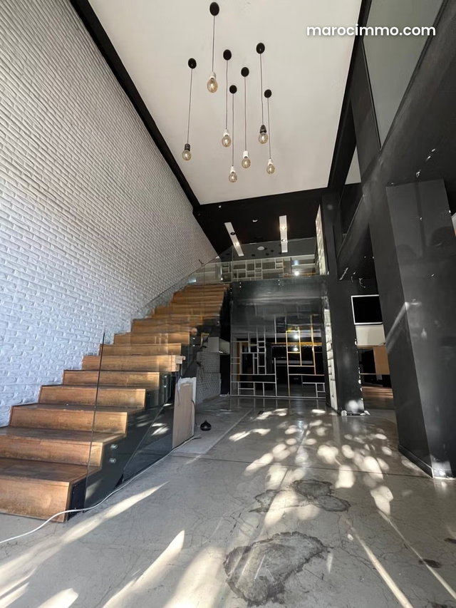 Local commercial en location en plein cœur du Bd Stendhal. Superficie 316 m² — 3