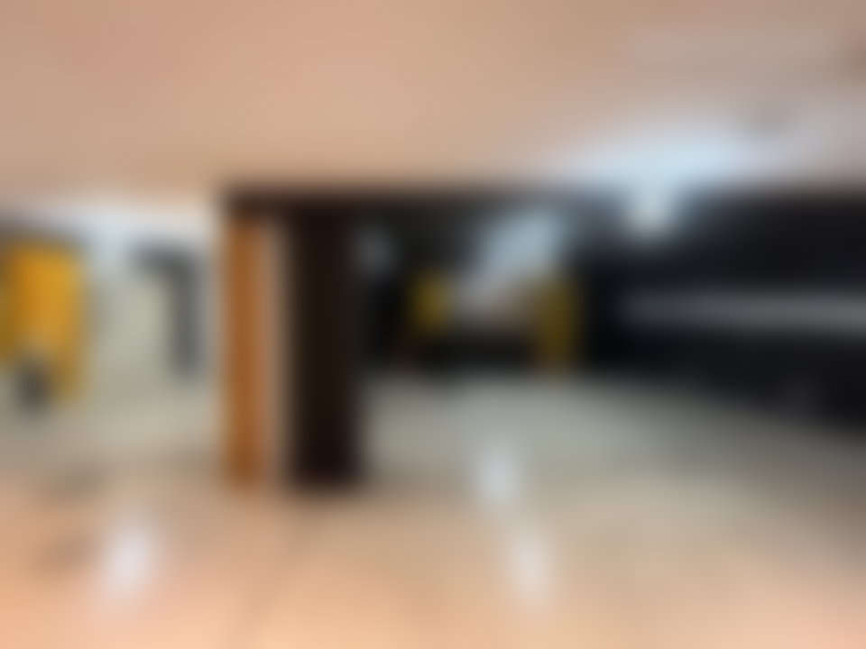 محل تجاري واسع للإيجار بحي البطحاء في الدار البيضاء