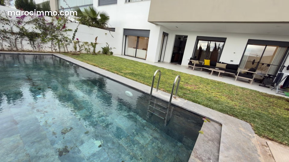 Exceptional Apartment with Private Garden and Pool Unobstructed View