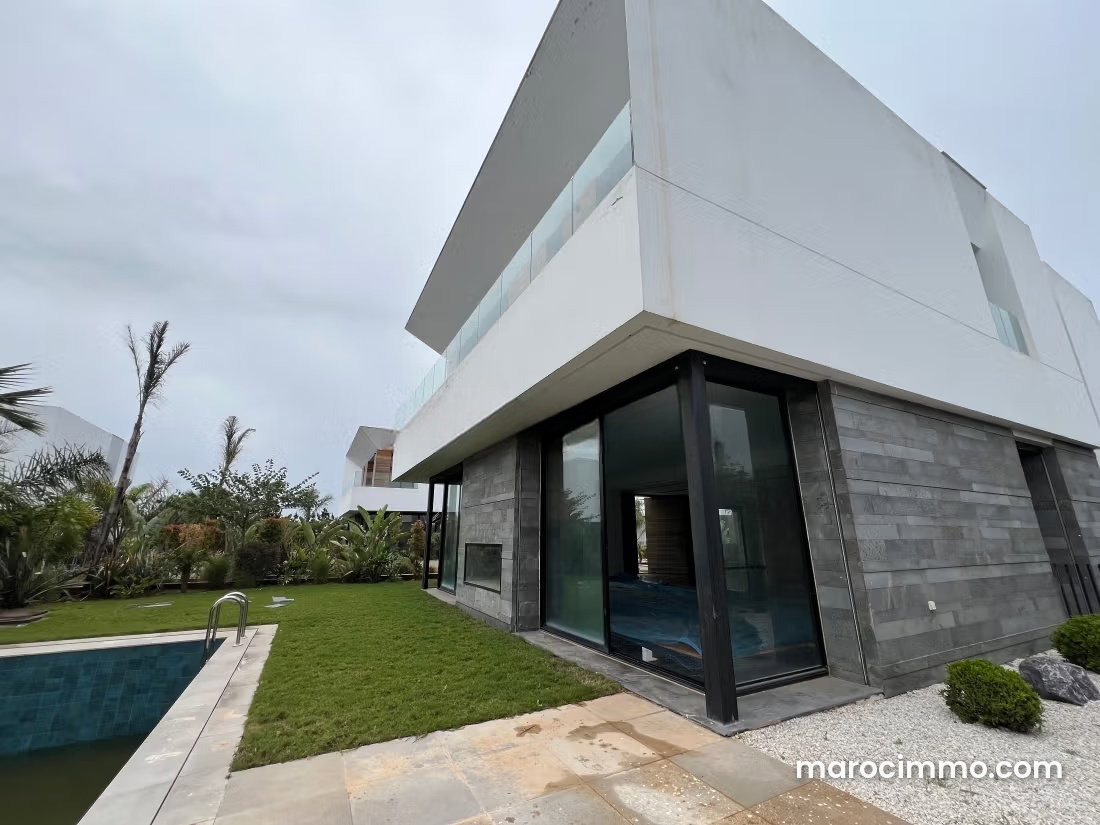555 sqm villa with swimming pool for sale in Ville Verte, Bouskoura — Bouskoura