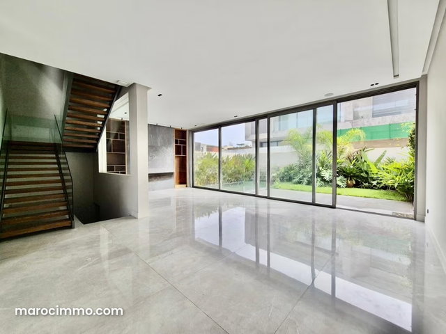 Vacant Villa with Pool in Ain Diab Centre — 5