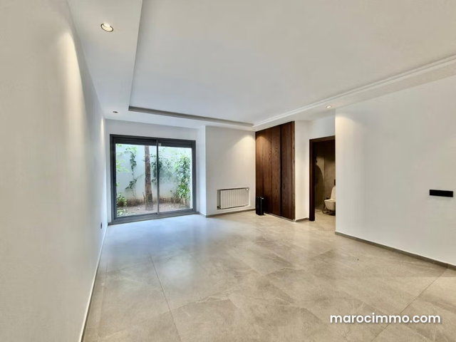 Vacant Villa with Pool in Ain Diab Centre — 2