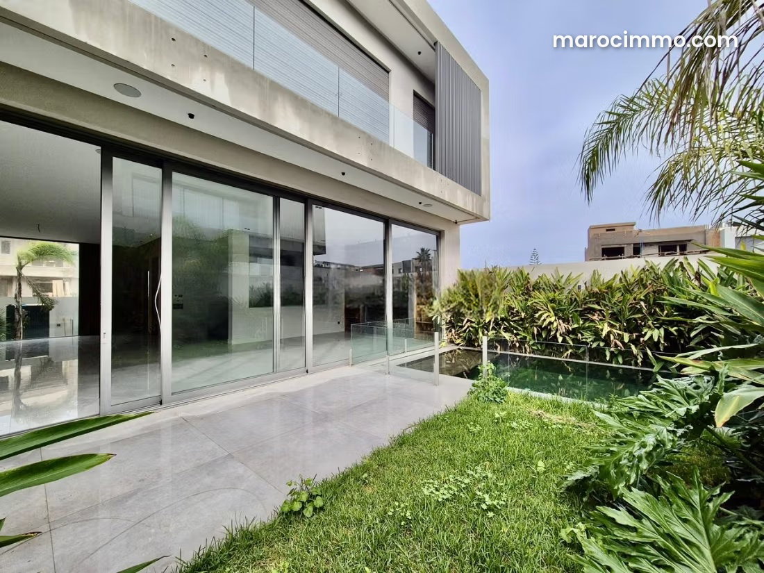4-Bedroom Villa with Swimming Pool for Rent, Aïn Diab, Casablanca — Casablanca