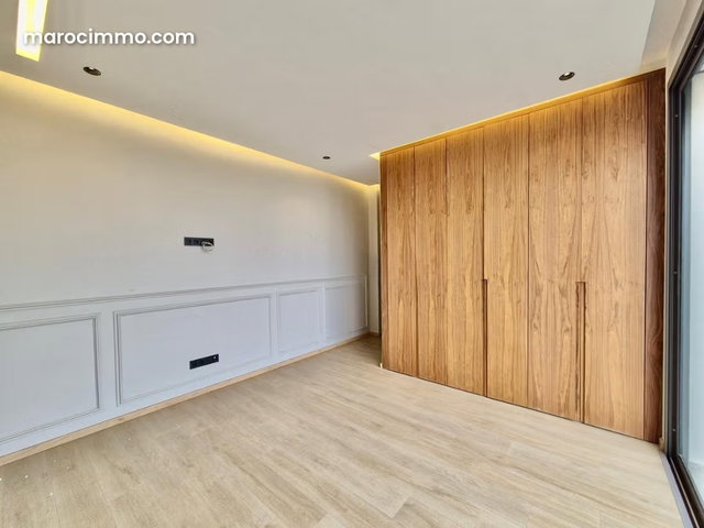 Vacant Villa with Pool in Ain Diab Centre — 4