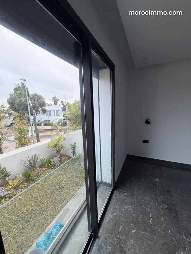 Luxury Villa for Rent in CIL Hay Salam. 4 Beautiful Bedrooms. Double Glazed Windows and Central Heating — 3