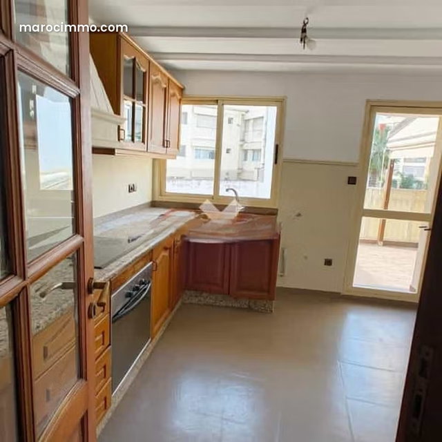 Appartement à Vendre de 175.0 m² à Casablanca, Racine — 2