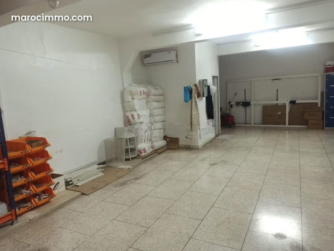محل تجاري بواجهة مزدوجة للبيع بحي السعادة في فاس — فاس