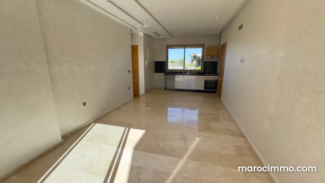 Appartement studio 1 chambre vide à louer en longue durée Marrakech argan piscine collective — 2