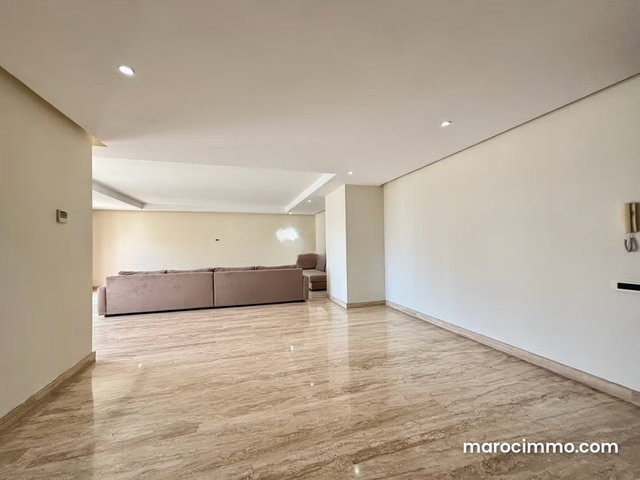 3-Bedroom Apartment in Secure Residence — 3