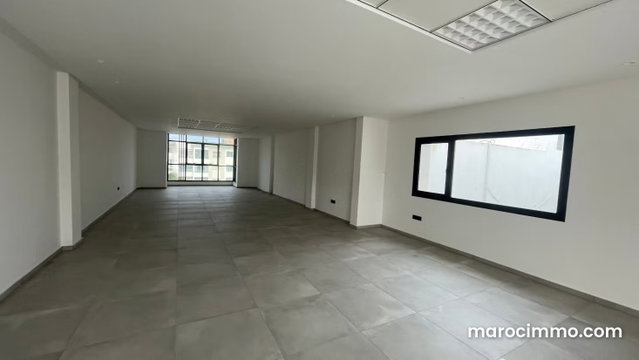 Vend bureaux à Agdal. Superficie 147 m². Ascenseur et garage — 2