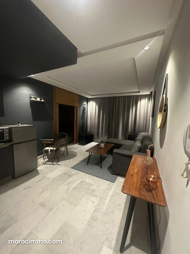 Très bel appartement en location à Anfa. 1 Pièce. Fenêtres avec double vitrage et porte blindée — Casablanca